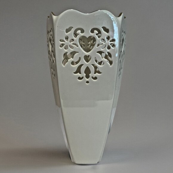 VTG 1997 Lenox Eternal Hearts Vase Ivory Porcelain 24 Kt Gold Trim Pierced EUC - Picture 1 of 7